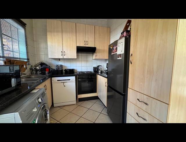 2 bed property to rent in WILLOW PARK MANOR